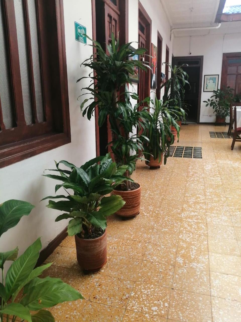 Hotel La Republica Manizales Bagian luar foto